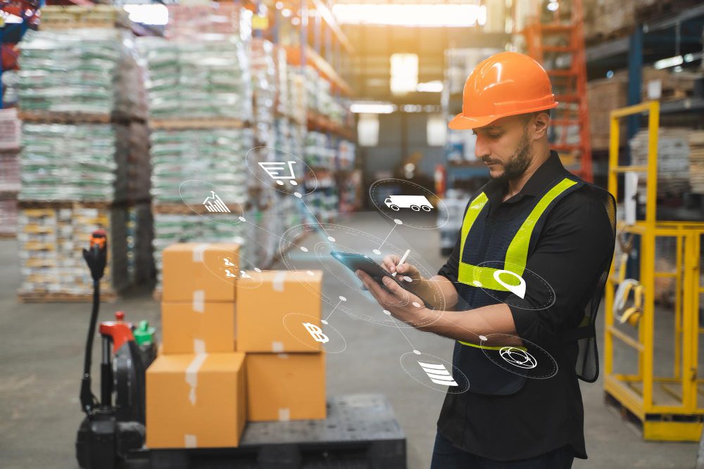 Reducing warehouse costs with software, which a man uses on the tablet